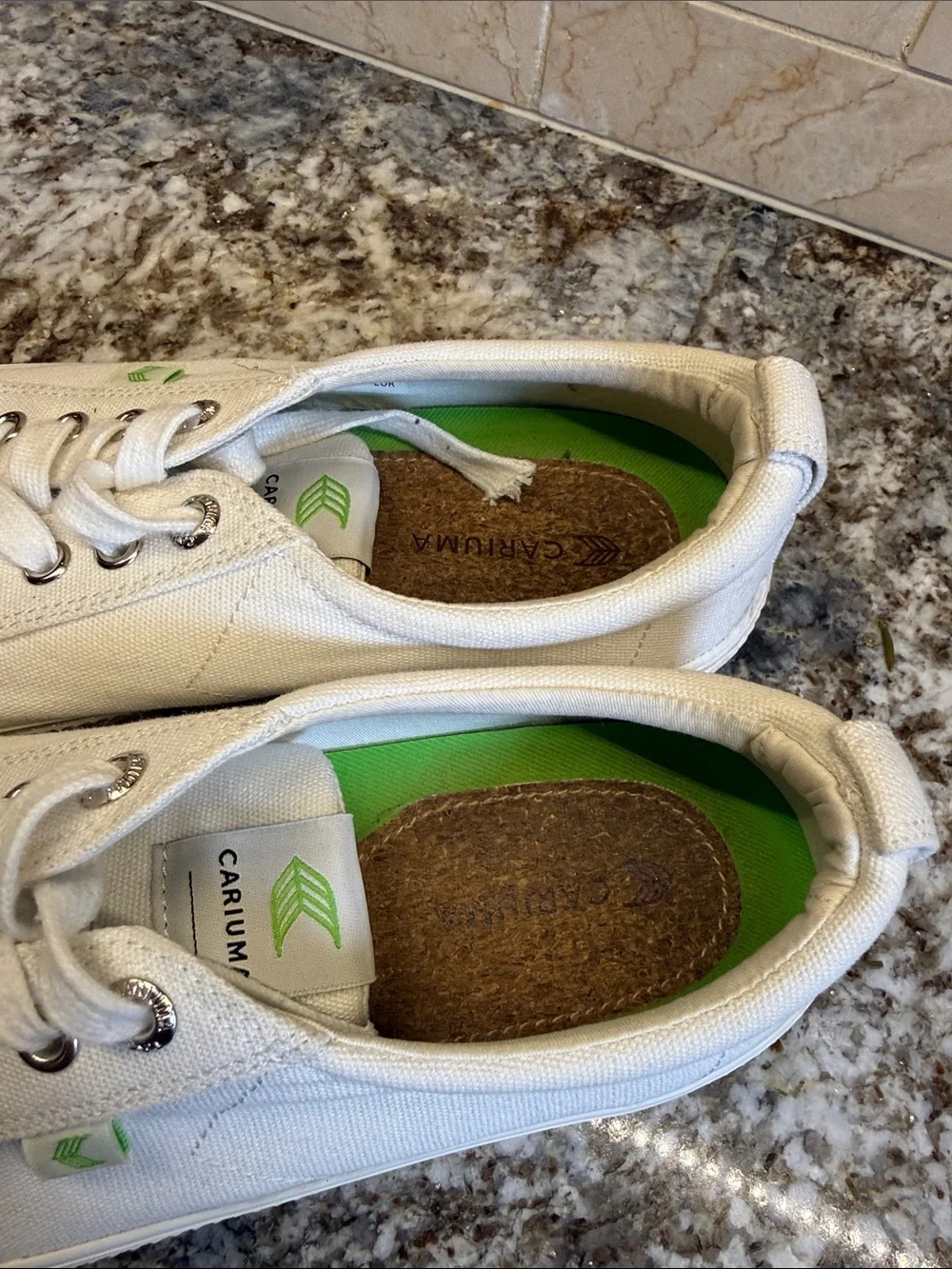 Cariuma White Low-Top Canvas Sneakers with Green Insole